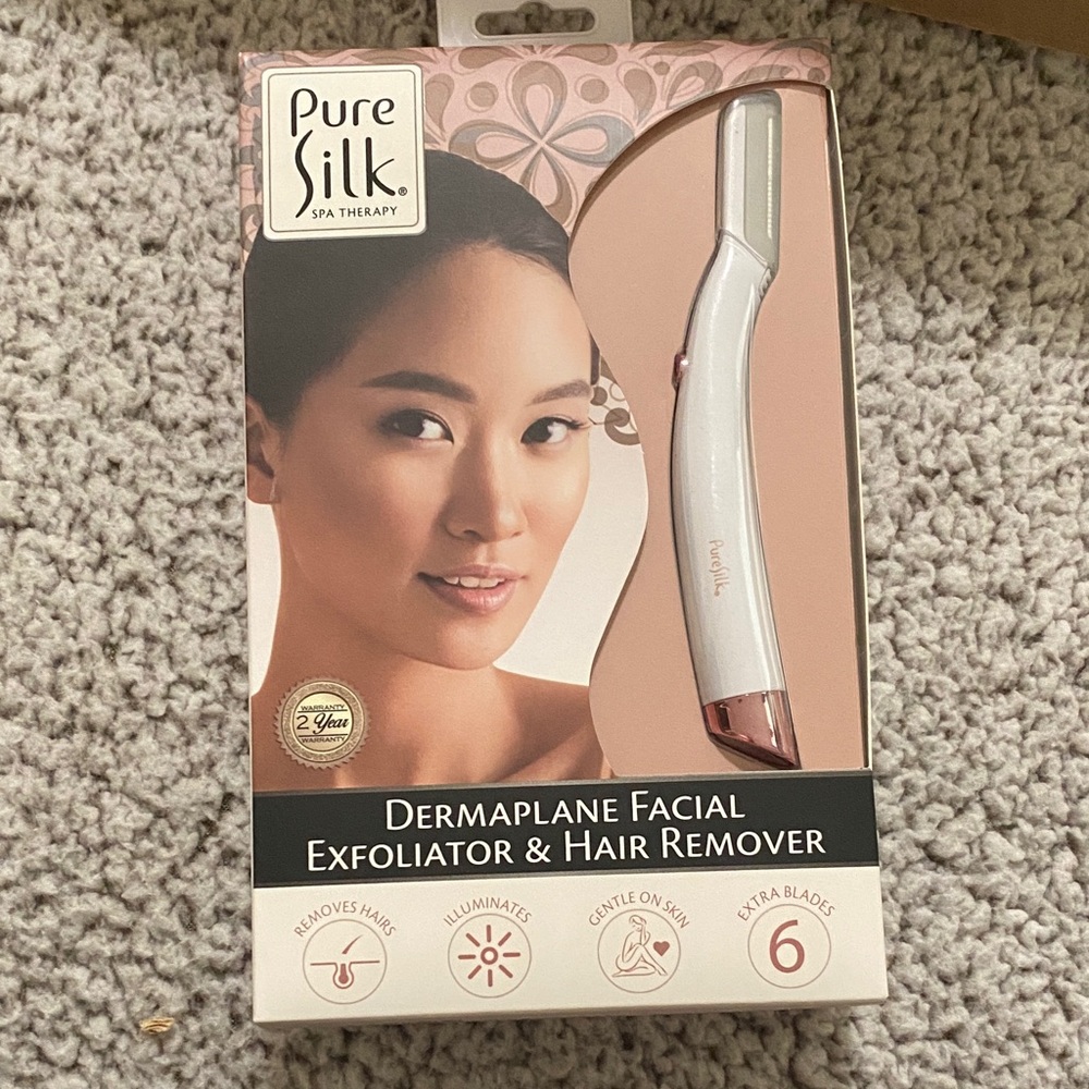 Dermaplane Facial Exfoliator & Hair Remover - White and Pink